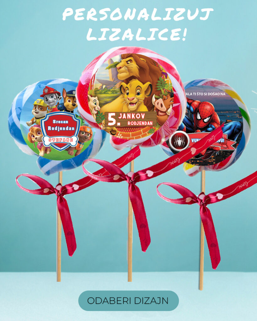 Personalizovane candy cane lizalice sa crvenim i belim prugama na rođendanskom slatkom stolu.