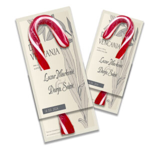 Personalizovane svadbene lizalice sa posebnim porukama, idealne za dekoraciju i poklon gostima.