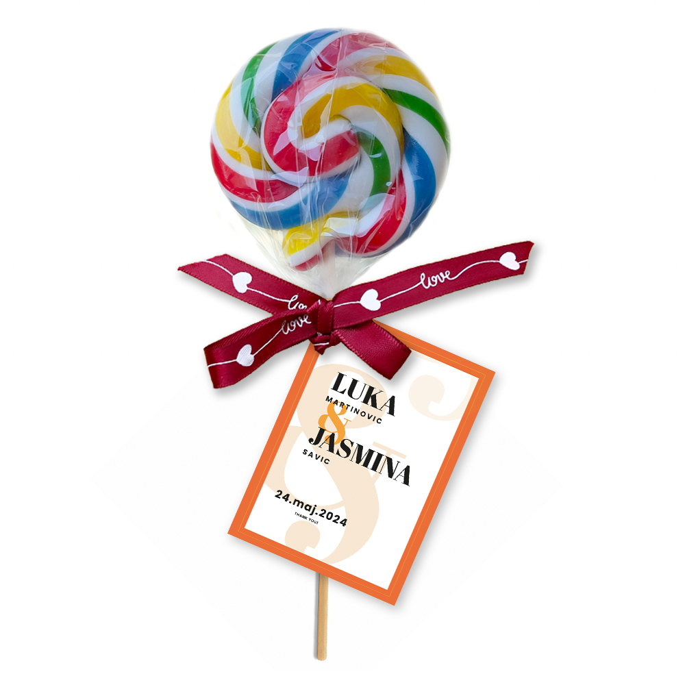 Personalizovane poklon lizalice za dekoraciju svadbe (221) Elegantno upakovane personalizovane lizalice, savršene za svadbenu dekoraciju i poklon za goste.