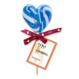 Dekoracija za svadbu sa personalizovanim lizalicama, savršen detalj za vašu ceremoniju.